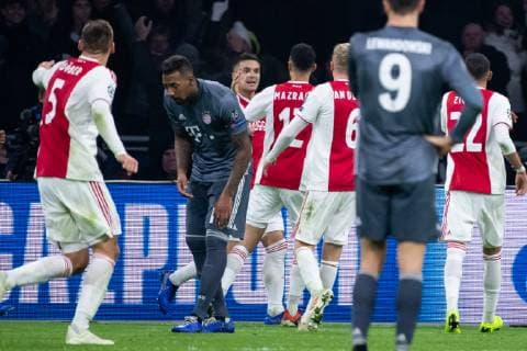 12.12.2018, xkvx, Fussball UEFA Champions League, Ajax Amsterdam - FC Bayern Muenchen emspor, v.l. Torjubel, Goal celebration, celebrate the goal zum 1:1 durch Dusan Tadic (Ajax Amsterdam) (DFL DFB REGULATIONS PROHIBIT ANY USE OF PHOTOGRAPHS as IMAGE SEQUENCES and or QUASI-VIDEO) Amsterdam
