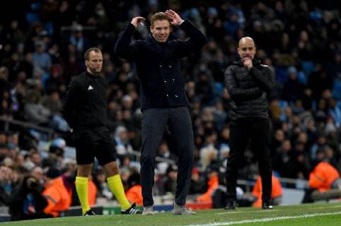 12.12.2018, xfux, Fussball UEFA Champions League, Manchester City FC - TSG 1899 Hoffenheim, emspor, v.l. Trainer Julian Nagelsmann (TSG 1899 Hoffenheim) gibt Anweisungen, gestikuliert, mit den Armen gestikulieren gives instructions, gesticulate, gesticolando mit einem Zettel in der Hand enttaeuscht, enttaeuscht schauend, dissapointed Manchester