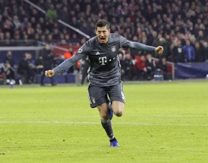 Torjubel 2:2 Ausgleich München, Torschütze Robert Lewandowski (Bayern) . Ajax Amsterdam-FC Bayern München . Amsterdam, NLD, 12.12.2018, Fussball-Champions League 2018-2019 .