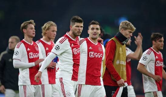 12.12.2018, Fussball UEFA Champions League 2018 2019, Gruppenphase, 6.Spieltag, Ajax Amsterdam - FC Bayern München, in der Johan Cruijff Arena Amsterdam. (L-R) Klaas-Jan Huntelaar (Ajax Amsterdam) und Dusan Tadic (Ajax Amsterdam)