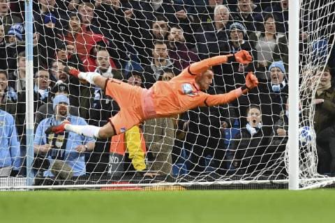 Sport Bilder des Tages Manchester City - TSG 1899 Hoffenheim Der Ausgleich zum 1:1 von Manchesters Sane Sane, Leroy (Nr.19) im Tor Hoffenheims Oliver Baumann (Nr.1) beim Spiel in der Champions League, Manchester City - TSG 1899 Hoffenheim. Manchester. 12.12.18 Fussball Champions League , Manchester