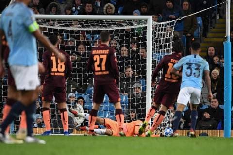 12.12.2018, xmeix, Fussball UEFA Champions League, Manchester City FC - TSG 1899 Hoffenheim, emspor, v.l. Nadiem Amiri (TSG 1899 Hoffenheim), Andrej Kramaric (TSG 1899 Hoffenheim), Oliver Baumann (TSG 1899 Hoffenheim), Nico Schulz (TSG 1899 Hoffenheim), Gabriel Jesus (Manchester City) DFL DFB REGULATIONS PROHIBIT ANY USE OF PHOTOGRAPHS as IMAGE SEQUENCES and or QUASI-VIDEO Manchester