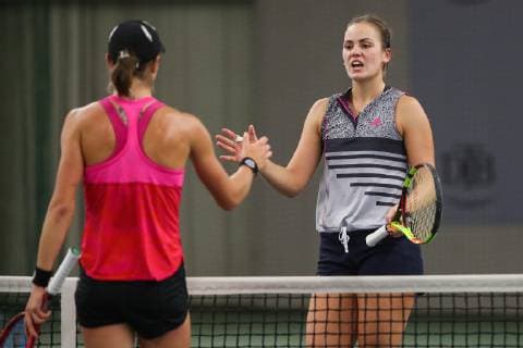 Stephanie Wagner gratuliert der Siegerin Katharina Gerlach (Rueckenansicht), Deutsche Meisterschaften 2018 Tennis - Deutsche Meisterschaften 2018 - Deutsche Meisterschaft - - Biberach an der Riss - Baden-Wuerttemberg - Germany - 12 December 2018. Â Copyright: xJuergenxHasenkopfx
