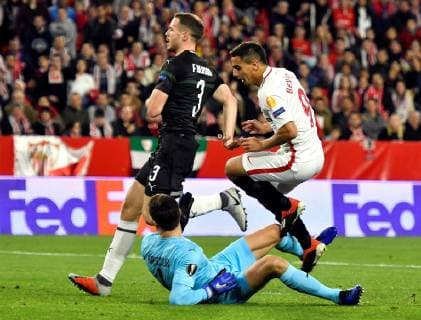 Sevilla s French striker Ben Yedder scores a goal during the UEFA Europa League 6th round groups phase match between Sevilla and Krasnodar at the Sanchez Pizjuan Stadium, in Seville, Andalusia, Spain, 13 December 2018. Sevilla vs. Krasnodar !ACHTUNG: NUR REDAKTIONELLE NUTZUNG!  Copyright: xRaulxCarox GRAF6465 20181213-636803267662762595