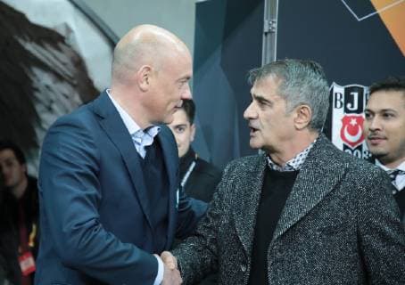 Sport Bilder des Tages Coach Senol Gunes (R) of Besiktas and Coach Uwe Rösler of Malmo during the UEFA Europa League match between Besiktas and Malmo at Vodafone Park in Istanbul , Turkey on December 13 , 2018. 