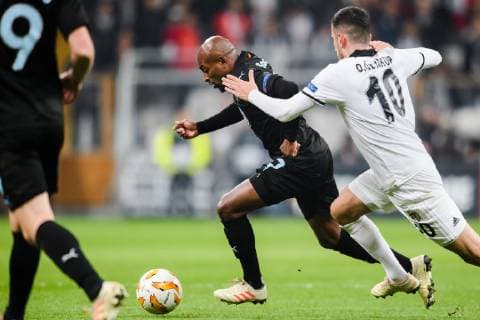181213 Fouad Bachirou of Malmö FF and OÄüuzhan Özyakup of Besiktas during the Europa league match between Besiktas and Malmö FF on December 13, 2018 in Istanbul. Photo: Petter Arvidson BILDBYRAN kod PA 92175 Copyright: PETTERxARVIDSON BB181213PA038