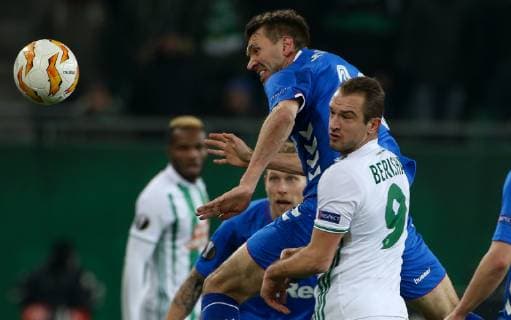 SOCCER - UEFA EL, Rapid vs Rangers VIENNA,AUSTRIA,13.DEC.18 - SOCCER - UEFA Europa League, group stage, SK Rapid Wien vs Glasgow Rangers. Image shows Gareth McAuley (Rangers) and Veton Berisha (Rapid). Keywords: Wien Energie. GEPAxpictures xMarioxKneisl