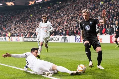 (L-R) Necip Uysal of Besiktas JK , Soren Rieks of Malmo FF during the UEFA Europa League group I match between between Besiktas AS and Malmo FF at the Besiktas Park on December 13, 2018 in Istanbul, Turkey UEFA Europa League 2018 2019 xVIxVIxImagesx xGerritxvanxKeulenxIVx 13060525