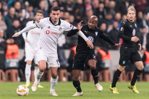 (L-R) Oguzhan Ozyakup of Besiktas JK, Fouad Bachirou of Malmo FF during the UEFA Europa League group I match between between Besiktas AS and Malmo FF at the Besiktas Park on December 13, 2018 in Istanbul, Turkey UEFA Europa League 2018 2019 xVIxVIxImagesx xGerritxvanxKeulenxIVx 13060532