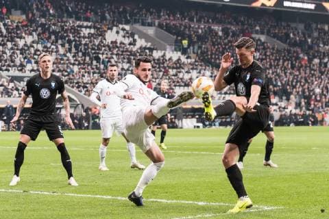 (L-R) Mustafa Pektemek of Besiktas JK, Marcus Antonsson of Malmo FF during the UEFA Europa League group I match between between Besiktas AS and Malmo FF at the Besiktas Park on December 13, 2018 in Istanbul, Turkey UEFA Europa League 2018 2019 xVIxVIxImagesx xGerritxvanxKeulenxIVx 13060533