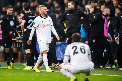 181213 Ricardo Quaresma of Besiktas looks dejected while leaving the pitch after a red card during the Europa league match between Besiktas and Malmö FF on December 13, 2018 in Istanbul. Photo: Petter Arvidson BILDBYRN kod PA 92175 Copyright: PETTERxARVIDSON BB181213PA049