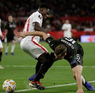 Sevilla s Quincy Promes vies for the ball with Krasnodar s Viktor Claesson (R) during the UEFA Europa League 6th round groups phase match between Sevilla and Krasnodar at the Sanchez Pizjuan Stadium, in Seville, Andalusia, Spain, 13 December 2018. Sevilla vs. Krasnodar !ACHTUNG: NUR REDAKTIONELLE NUTZUNG!  Copyright: xJulioxMunozx GRAF6491 20181213-636803294320869900