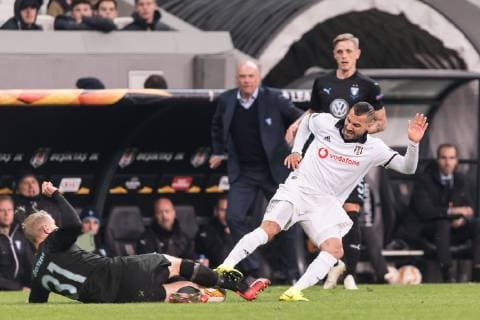 Ricardo Andrade Quaresma Bernardo of Besiktas JK (R) gets a red card for a faul at Franz Brorsson of Malmo FF (L) during the UEFA Europa League group I match between between Besiktas AS and Malmo FF at the Besiktas Park on December 13, 2018 in Istanbul, Turkey UEFA Europa League 2018 2019 xVIxVIxImagesx xGerritxvanxKeulenxIVx 13060803
