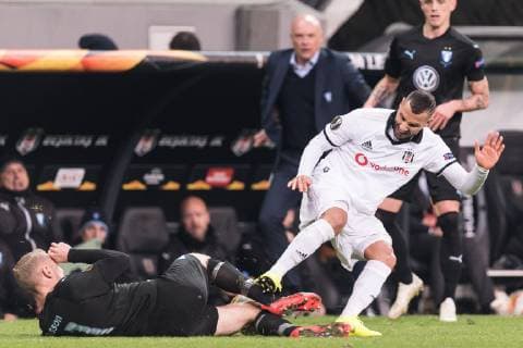 Ricardo Andrade Quaresma Bernardo of Besiktas JK (R) gets a red card for a faul at Franz Brorsson of Malmo FF (L) during the UEFA Europa League group I match between between Besiktas AS and Malmo FF at the Besiktas Park on December 13, 2018 in Istanbul, Turkey UEFA Europa League 2018 2019 xVIxVIxImagesx xGerritxvanxKeulenxIVx 13060804