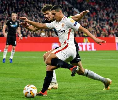 Sevilla s French striker Wissam Ben Yedder (R) vies for the ball with Krasnodar s Ecuadoran Belorussian defender Alyaksandr Martynovich during the UEFA Europa League 6th round groups phase match between Sevilla and Krasnodar at the Sanchez Pizjuan Stadium, in Seville, Andalusia, Spain, 13 December 2018. Sevilla vs. Krasnodar !ACHTUNG: NUR REDAKTIONELLE NUTZUNG!  Copyright: xRaulxCarox GRAF6501 20181213-636803298106209247
