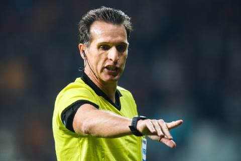 181213 Referee during Luca Bonti the Europa league match between Besiktas and Malmö FF on December 13, 2018 in Istanbul. Photo: Petter Arvidson BILDBYRN kod PA 92175 Copyright: PETTERxARVIDSON BB181213PA059