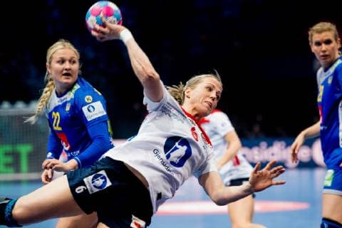 181214 Heidi L¿ke of Norway during the EHF European WomenÕs Handball Championship match between Sweden and Norway on December 14, 2018 in Paris. Photo: Jon Olav Nesvold BILDBYRN kod JE 160384 Copyright: JONxOLAVxNESVOLD BB181214JE004