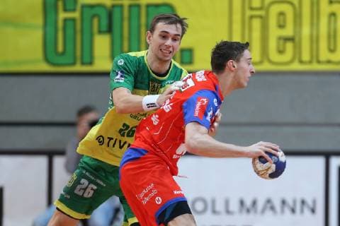 v.l. Dominik Waldhof (Hagen 26) blockt Jona Schoch (Balingen-Weilstetten 22) beim Spiel VFL Eintracht Hagen vs. HBW Balingen-Weilstetten, Handball, 2. Bundesliga, 14.12.2018 VFL Eintracht Hagen vs. HBW Balingen-Weilstetten, Handball, 2. Bundesliga, 14.12.2018 Hagen Copyright: xEIBNER MarioxHommesx EP_MHS