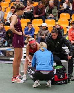 Antonia Lottner (lks) spricht mit Katharina Hobgarski die wegen einer Verletzung aufgeben musste,. Deutsche Meisterschaften 2018 Copyright: xJuergenxHasenkopfx