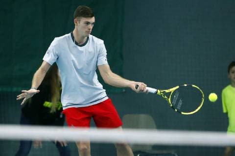 Tennis Showkampf von Florian Mayer gegen Maximilian Marterer in Tennishalle grünweiss in Bayreuth Tennisspieler Maximilian Marterer