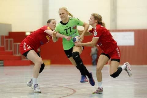 1.FSV Mainz 05 - Fuechse Berlin,15.12.2018,GER,Handball, im Janka Bauer,( 5,1.FSV Mainz 05),Vanessa Magg,( 77,Fuechse Berlin),Hanne van Rossum,( 9,1.FSV Mainz 05), Eibner-Pressefoto Ulrich Scherbaum 1.FSV Mainz 05 - Fuechse Berlin Mainz Copyright: xEIBNER UlixScherbaumx EP_USM
