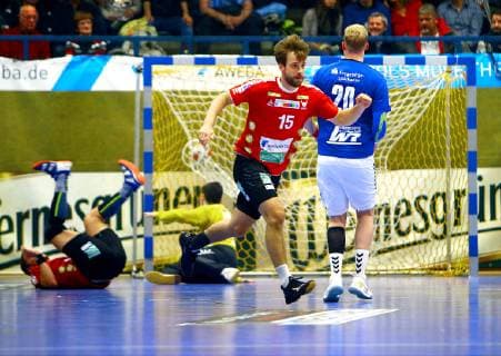 In Jubelpose: Niklas Weis (Vikings) Handball 2.Liga 2018 19 EHV Aue - HC Rhein Vikings 29:26 am 15.12.2018 EHV Aue - HC Rhein Vikings