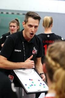 1.FC Köln vs. TV Aldekerk 07 Handball Damen 3.Bundesliga West Trainer Jan Heiner Lück (1.FC Köln) 15.12.2018