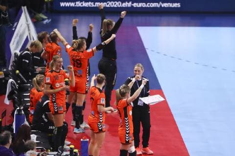 Handball, EM Damen, Spiel um Platz 3, Rumänien - Niederlande Joie equipe (Pays Bas) HANDBALL : Roumanie vs Pays Bas - Petite Finale Euro feminin - 16 12 2018 GwendolineLeGoff Panoramic 
