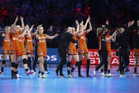 Handball, EM Damen, Spiel um Platz 3, Rumänien - Niederlande Joie equipe (Pays Bas) HANDBALL : Roumanie vs Pays Bas - Petite Finale Euro feminin - 16 12 2018 GwendolineLeGoff Panoramic 