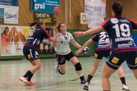Katrin Schroeder (SG H2Ku Herrenberg Kuties 04), Becky van Nijf (TuS Lintfort 14), Marie-Christine Beddies (SG H2Ku Herrenberg Kuties 22), Lisa Gebhard (SG H2Ku Herrenberg Kuties 19), SG H2Ku Herrenberg Kuties vs. TuS Lintfort, Handball, 2.Bundesliga, Frauen, HBF, Saison 18 19, 16.12.2018, SG H2Ku Herrenberg Kuties vs. TuS Lintfort, Handball, 2.Bundesliga, Frauen, HBF, Saison 18 19, 16.12.2018 Herrenberg Copyright: xEIBNER WolfgangxFrankx EP_WFK