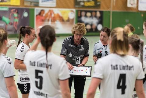 Bettina Grenz-Klein (TuS Lintfort Chef-Trainerin) bei der Auszeit, Taktik, SG H2Ku Herrenberg Kuties vs. TuS Lintfort, Handball, 2.Bundesliga, Frauen, HBF, Saison 18 19, 16.12.2018, SG H2Ku Herrenberg Kuties vs. TuS Lintfort, Handball, 2.Bundesliga, Frauen, HBF, Saison 18 19, 16.12.2018 Herrenberg Copyright: xEIBNER WolfgangxFrankx EP_WFK