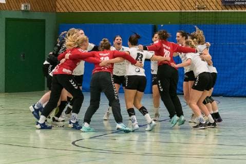 Siegesjubel Tus Lintfort, SG H2Ku Herrenberg Kuties vs. TuS Lintfort, Handball, 2.Bundesliga, Frauen, HBF, Saison 18 19, 16.12.2018, SG H2Ku Herrenberg Kuties vs. TuS Lintfort, Handball, 2.Bundesliga, Frauen, HBF, Saison 18 19, 16.12.2018 Herrenberg Copyright: xEIBNER WolfgangxFrankx EP_WFK