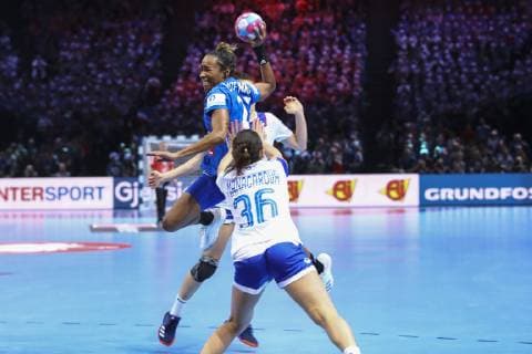 Handball, EM Damen, Finale, Russland - Frankreich Estelle Nze Minko (France) HANDBALL : Russie vs France - Finale Euro feminin - 16 12 2018 GwendolineLeGoff Panoramic 