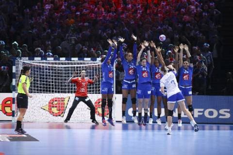 Handball, EM Damen, Finale, Russland - Frankreich Daria Dmitrieva (Russie) vs equipe France HANDBALL : Russie vs France - Finale Euro feminin - 16 12 2018 GwendolineLeGoff Panoramic 