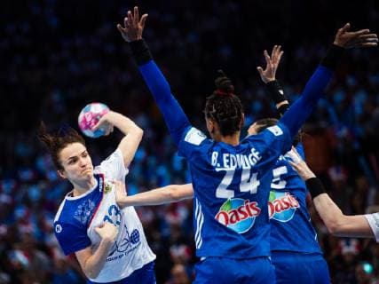 Handball, EM Damen, Finale, Russland - Frankreich 181216 Anna Vjachireva of Russia in action during the EHF European Women?s Handball Championship final match between Russia and France on December 16, 2018 in Paris. Photo: Jon Olav Nesvold BILDBYRAN kod JE 160386 Copyright: JONxOLAVxNESVOLD BB181216JE030