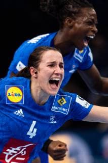 Handball, EM Damen, Frankreich ist Europameister Handball, EM Damen, Finale, Russland - Frankreich 181216 Pauline Coatanea of France celebrates after winning the EHF European Women?s Handball Championship final match between Russia and France on December 16, 2018 in Paris. Photo: Jon Olav Nesvold BILDBYRAN kod JE 160386 Copyright: JONxOLAVxNESVOLD BB181216JE066