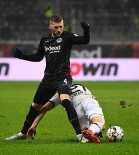 16.12.2018, xjhx, Fussball 1.Bundesliga, Eintracht Frankfurt - Bayer 04 Leverkusen emspor, v.l. Ante Rebic (Eintracht Frankfurt), Dominik Kohr (Bayer Leverkusen) (DFL DFB REGULATIONS PROHIBIT ANY USE OF PHOTOGRAPHS as IMAGE SEQUENCES and or QUASI-VIDEO) Frankfurt am Main