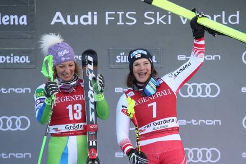 ALPINE SKIING - FIS WC Val Gardena VAL GARDENA,ITALY,18.DEC.18 - ALPINE SKIING - FIS World Cup, downhill, ladies, award ceremony. Image shows Ilka Stuhec (SLO) and the rejoicing of Ramona Siebenhofer (AUT). Keywords: Stoeckli. GEPAxpictures xChristianxWalgram