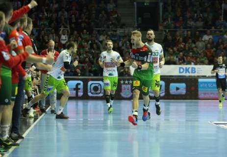 19.12.2018, xcsx, Handball DHB Pokal, SC Magdeburg - Frisch Auf! Goeppingen emspor, v.l. Matthias Musche (SC Magdeburg) jubelt vor der eigenen Bank nach Torerfolg (DFL DFB REGULATIONS PROHIBIT ANY USE OF PHOTOGRAPHS as IMAGE SEQUENCES and or QUASI-VIDEO) Magdeburg