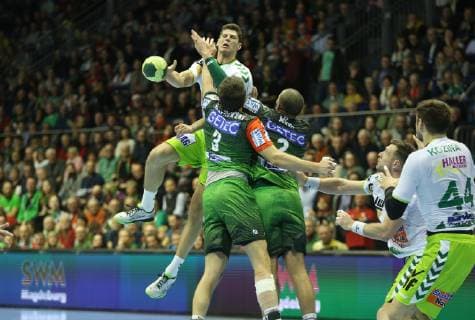19.12.2018, xcsx, Handball DHB Pokal, SC Magdeburg - Frisch Auf! Goeppingen emspor, v.l. Sebastian Heymann (Frisch Auf! Göppingen) beim Wurfversuch über die Mauer (DFL DFB REGULATIONS PROHIBIT ANY USE OF PHOTOGRAPHS as IMAGE SEQUENCES and or QUASI-VIDEO) Magdeburg