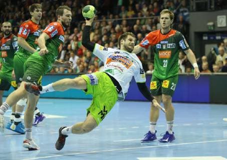19.12.2018, xcsx, Handball DHB Pokal, SC Magdeburg - Frisch Auf! Goeppingen emspor, v.l. Kresimir Kozina (Frisch Auf! Göppingen) beim Wurf vom Kreis (DFL DFB REGULATIONS PROHIBIT ANY USE OF PHOTOGRAPHS as IMAGE SEQUENCES and or QUASI-VIDEO) Magdeburg