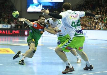 19.12.2018, xcsx, Handball DHB Pokal, SC Magdeburg - Frisch Auf! Goeppingen emspor, v.l. Juan De La Pena (SC Magdeburg) gehalten von Kresimir Kozina (Frisch Auf! Göppingen) (DFL DFB REGULATIONS PROHIBIT ANY USE OF PHOTOGRAPHS as IMAGE SEQUENCES and or QUASI-VIDEO) Magdeburg