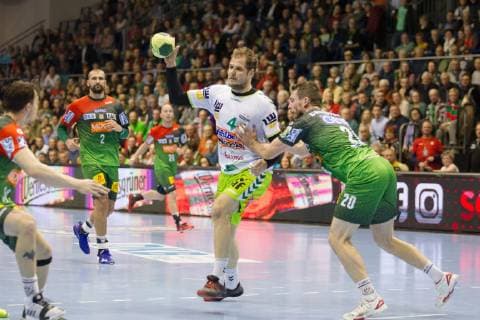 Kresimir Kozina (Nr. 44 Frisch Auf Goeppingen) gegen Mads Christiansen (Nr. 20 SC Magdeburg) SC Magdeburg vs Frisch Auf Goeppingen SC Magdeburg vs Frisch Auf Goeppingen, Handball, DHB-Pokal Viertelfinale, Saison 2018 2019, 19.12.2018 Magdeburg Copyright: xEIBNER DanielxReineltx EP_DRT