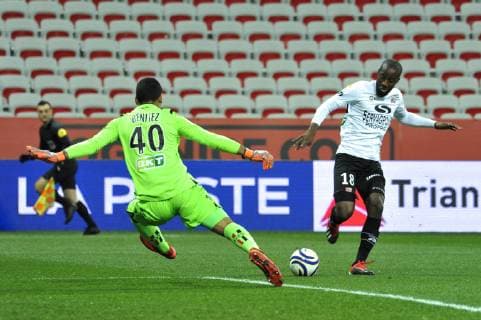 Fußball, Coupe de la Ligue, OGC Nizza - EA Guingamp Walter Benitez (OGC Nice) - Gussouma Fofana (Guingamp) FOOTBALL : OGC Nice vs Guigamp - Coupe de la Ligue - Nice - 19 12 2018 NorbertScanella Panoramic 