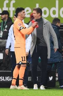 19.12.2018, xmeix, Fussball, 1. Bundesliga, SV Werder Bremen - TSG 1899 Hoffenheim, emspor, v.l. Florian Grillitsch (TSG 1899 Hoffenheim), Hoffenheims Trainer Julian Nagelsmann (TSG 1899 Hoffenheim) DFL regulations prohibit any use of photographs as image sequences and or quasi-video. Bremen *** 19 12 2018 xmeix Football 1 Bundesliga SV Werder Bremen TSG 1899 Hoffenheim emspor v l Florian Grillitsch TSG 1899 Hoffenheim Hoffenheims Coach Julian Nagelsmann TSG 1899 Hoffenheim DFL regulations prohibit any use of photographs as image sequences and or quasi video Bremen prio:1