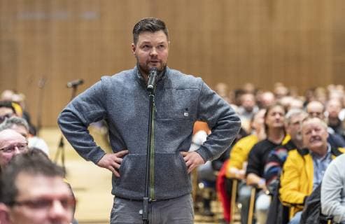 Fußball, 2. Bundesliga, Saison 2018 2019, Mitgliederversammlung und Wahl zum Präsidium der SG Dynamo Dresden, Mittwoch (19.12.2018) im ICC Dresden. Der ehemalige Capo, Stefan Lehmi Lehmann spricht.