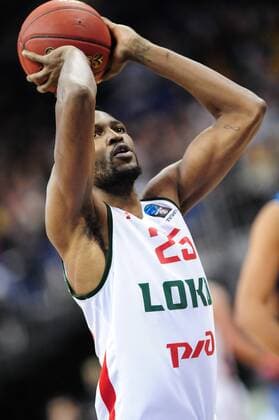 JaJuan Johnson (USA 25 Lokomotiv Kuban Krasnodar) beim Freiwurf Korbwurf - Aktion - Spielszene - Hochformat - hoch - vertikal - Event Veranstaltung: ALBA Berlin vs. Lokomotiv Kuban Krasnodar 7Days EuroCup Saison - Vorrunde - 2018 2019 - Location Ort: Mercedes Benz Arena Berlin Deutschland Germany Europa Europe Datum Date: 19.12.2018