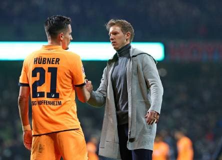 19.12.2018, Fussball 1. Bundesliga 2018 2019, 16. Spieltag, SV Werder Bremen - TSG 1899 Hoffenheim, im Weserstadion Bremen. (L-R) Benjamin Hübner (Hoffenheim) und Trainer Julian Nagelsmann (Hoffenheim)