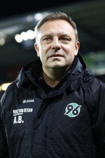 19.12.2018, Schwarzwald-Stadion, Freiburg, Ligaspiel, 1. Liga, SC Freiburg vs Hannover 96, im Bild Andre Breitenreiter (Trainer, Hannover) DFL regulations prohibit any use of photographs as image sequences and or quasi-video. SC Freiburg vs Hannover 96