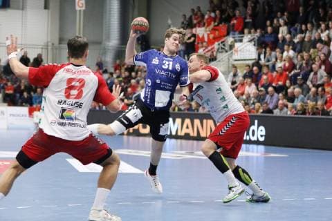 Dadi Runarsson (VfL Luebeck-Schwartau 31) gegen Jakob Schwabe (ASV Hamm-Westfalen 11)(rechts), vorne Mex Raguse (ASV Hamm-Westfalen 8), ASV Hamm-Westfalen vs VfL Luebeck Schwartau, Handball, 2. Bundesliga, 21.12.2018, ASV Hamm-Westfalen vs VfL Luebeck Schwartau, Handball, 2. Bundesliga, 21.12.2018 Hamm Copyright: xEIBNER JanxStrohdiekx EP_JSK